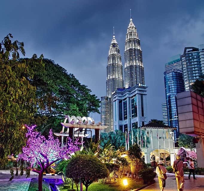 What are the Malaysia Visa Photo Size and Specifications?